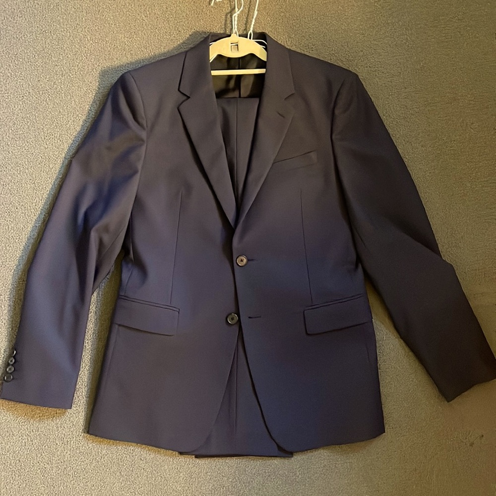 SOLD Suit - Theory - navy classic